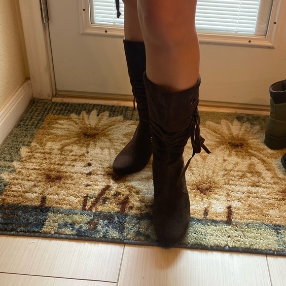 Genuine leather brown suede boots. - Picture 8 of 10